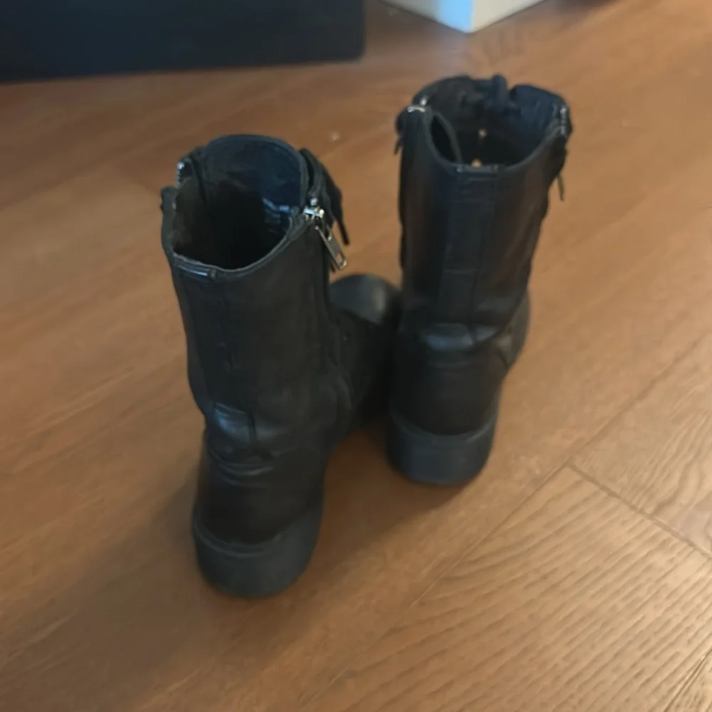 Black Leather combat boots - Picture 3 of 6